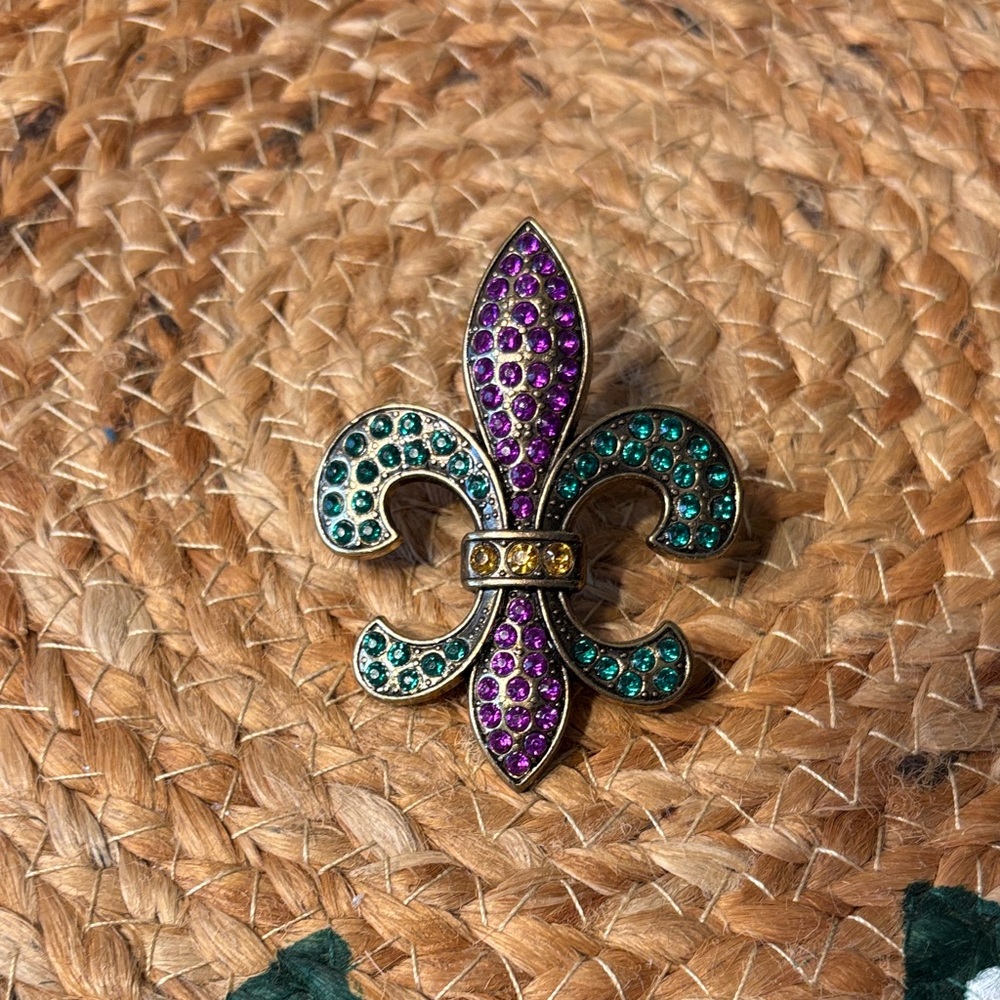 Elegant Fleur-de-Lis pin with Purple and Green Crystals